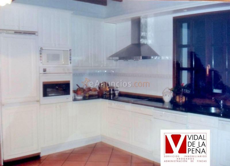 Adosado en venta en  AVENIDA, Santa Cruz de Bezana