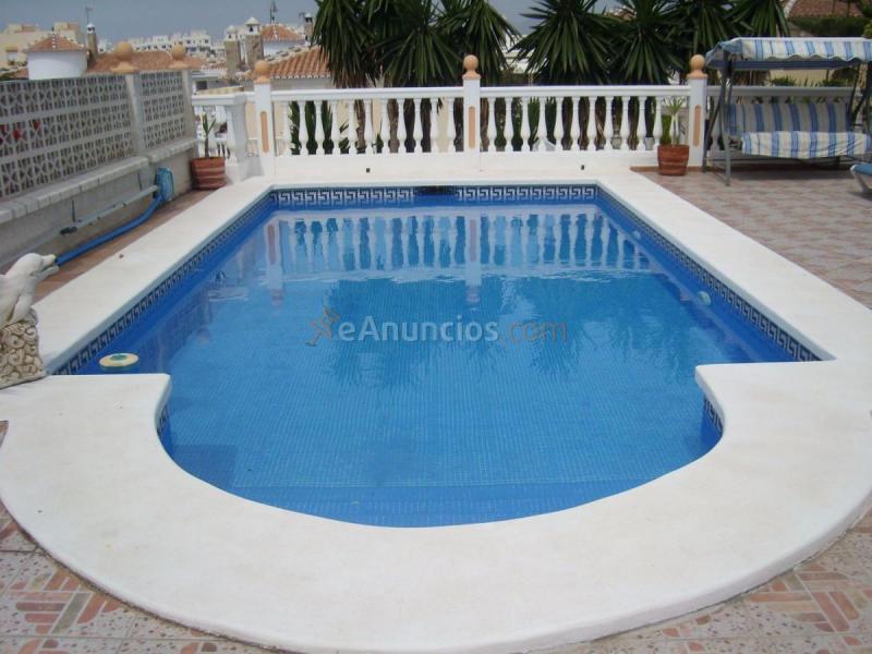 Adosado en venta en  Almayate Bajo