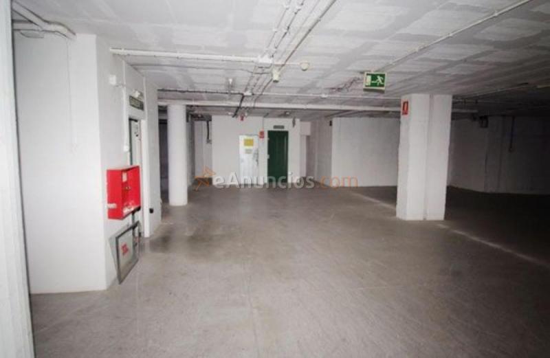 Edificio en venta en  SALVADOR DALI, POL. INDUSTRIAL LA PAÑOLETA, Capuchinos, Vélez-Malaga