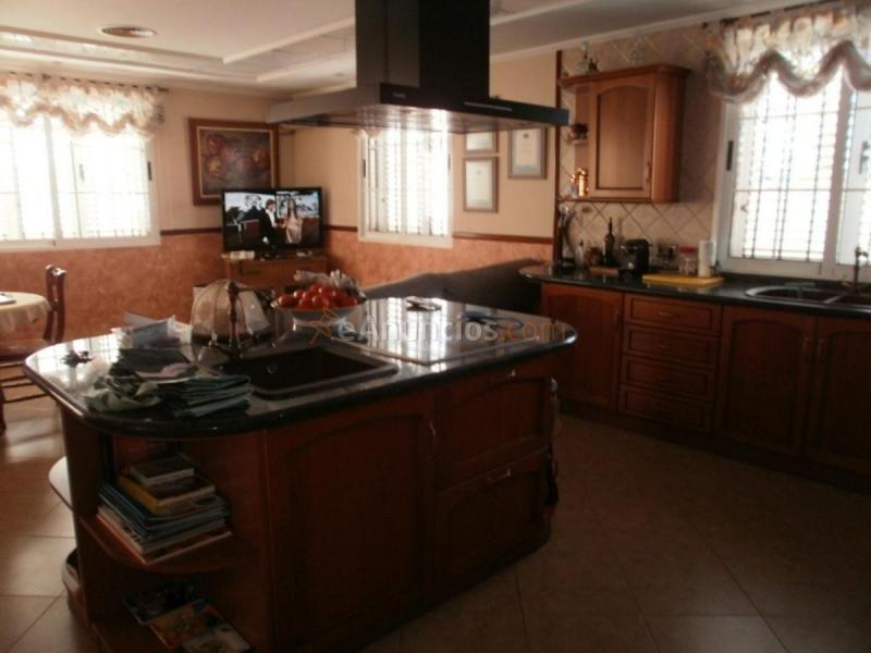 Adosado en venta en  Zona Pueblo, L'Eliana