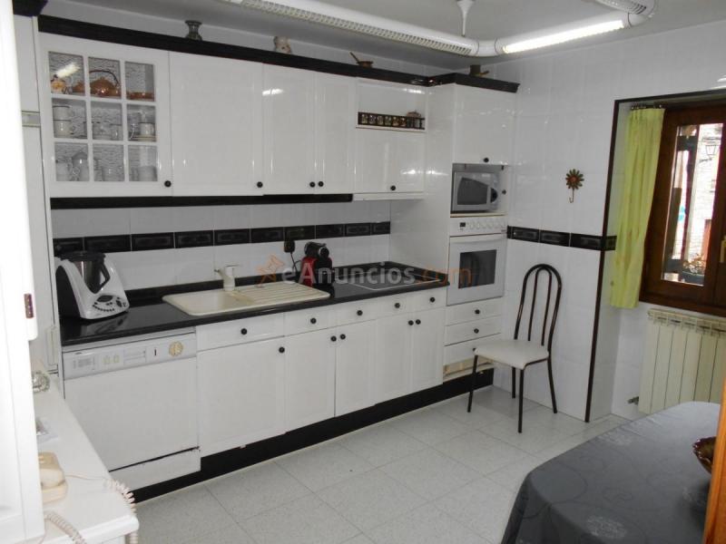 Adosado en venta en  Arruata, Torla