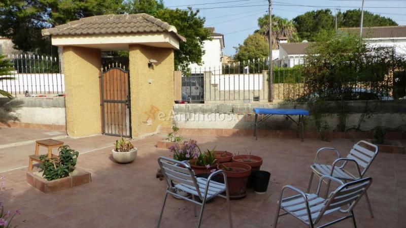 Adosado en venta en  Entrepinos, L'Eliana