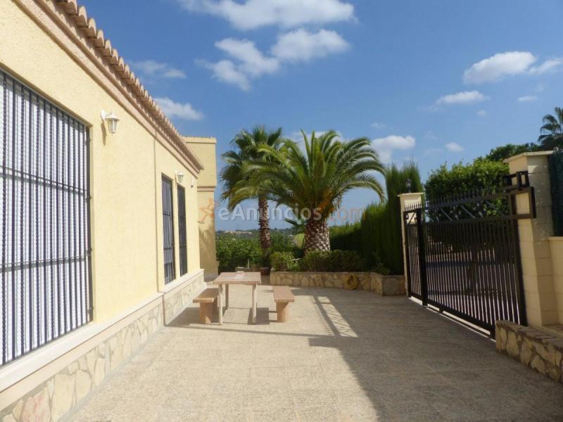 Adosado en venta en  San Antonio de Benagéber