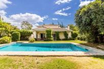 Adosado en venta en  urb el pilar, Benamara-Atalaya, Estepona