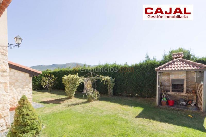 Adosado en venta en  Riaza