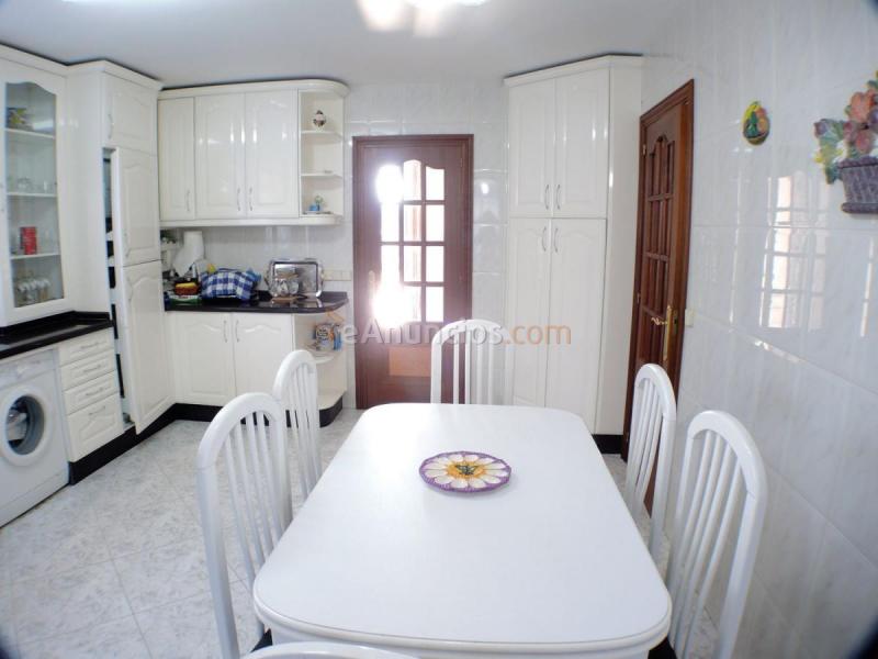 Adosado en venta en  Bergondo