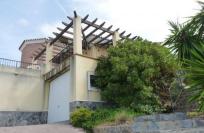 Adosado en venta en  Alcaucín