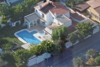 Adosado en venta en  PUERTO BANÚS, Nueva Andalucía, Marbella