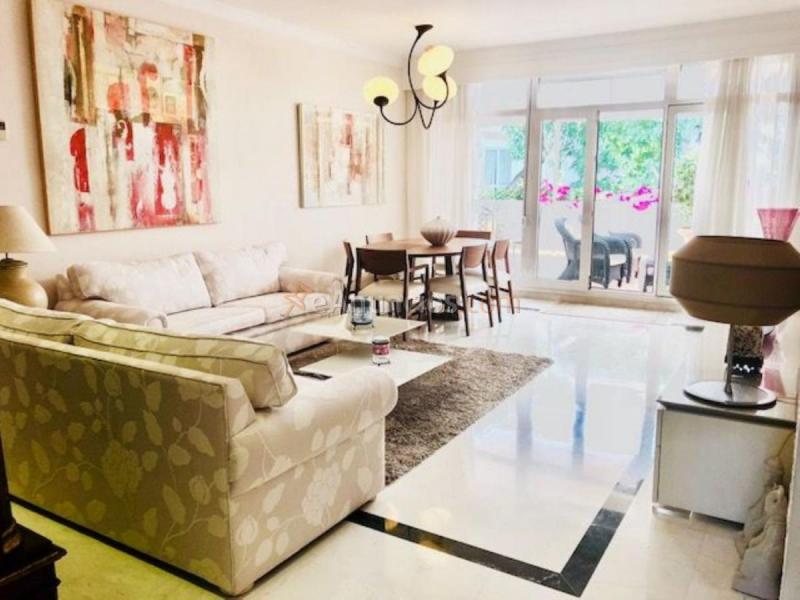 Apartamento en venta en  Urb. Marbella Real, Nagüeles-Milla de Oro, Marbella