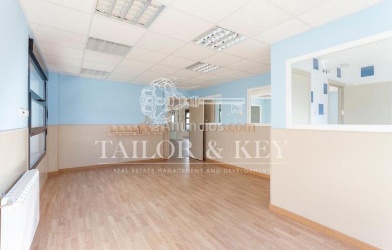 Local Comercial en venta en Calle la Cruz de la Sangre, Sevilla la Nueva