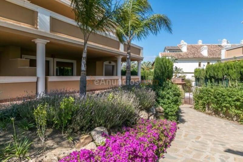Apartamento en venta en  Urb. lomas del virrey, Nagüeles-Milla de Oro, Marbella