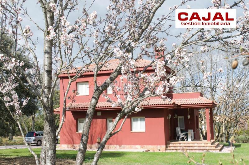 Adosado en venta en  Fresno de Cantespino