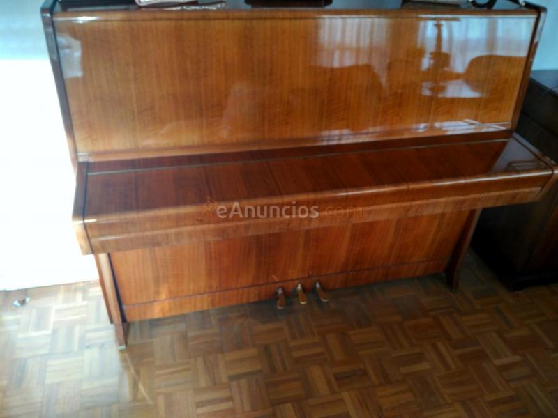 Vendo piano petrof