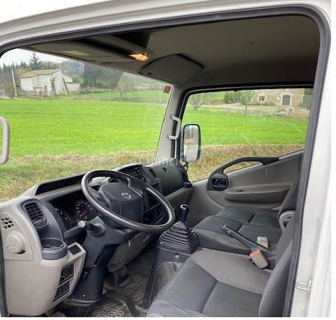 Camion grua con cesta