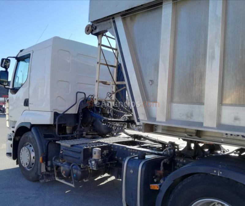 Se vende tractora, bañera y tarjeta de transporte S. L