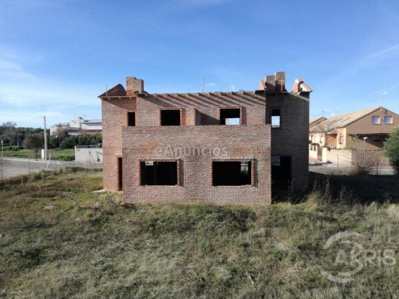 Chalets en construcción en Burguillos