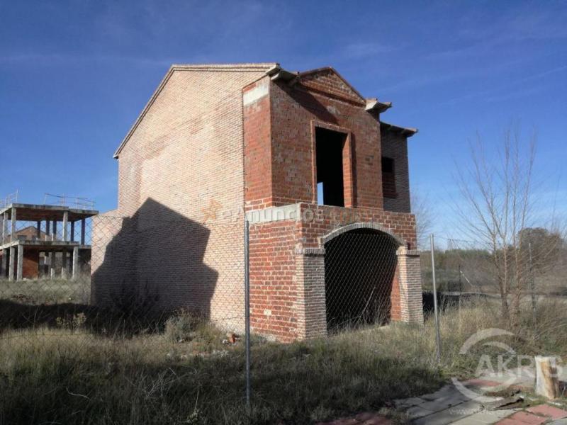 Chalets en construcción en Burguillos