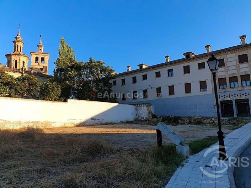 TERRENO URBANO EN EL CENTRO DE OLIAS