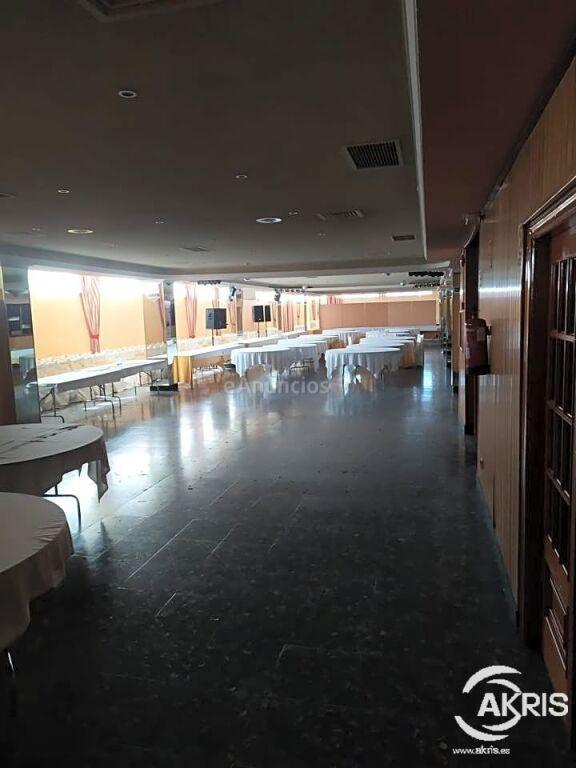 LOCAL MUY LUMINOSO APTO PARA CUALQUIER TIPO DE ACTIVIDAD
