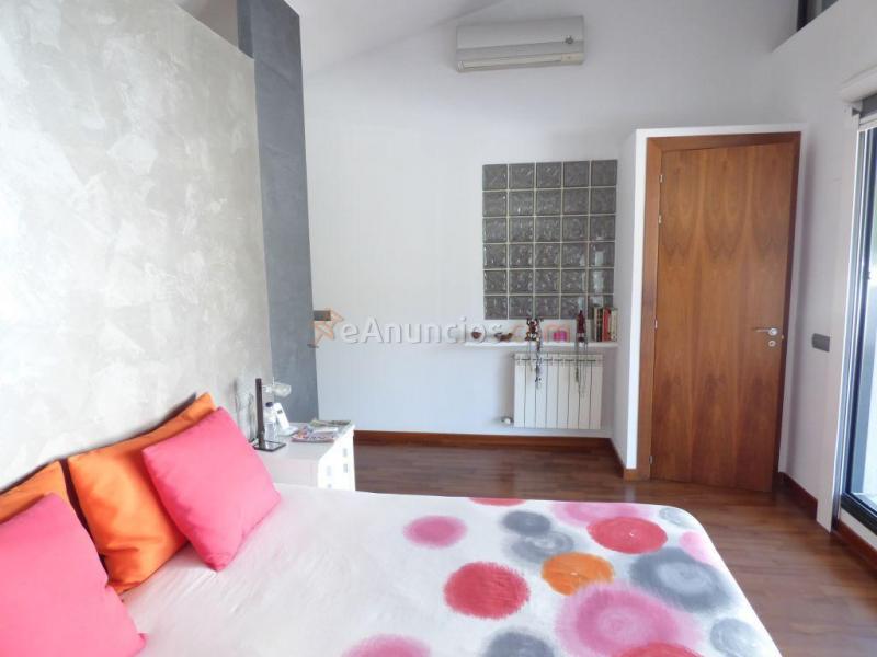 ESPECTACULAR CASA SEMINUEVA DE CINCO HABITACIONES CON TERRAZA EN VENTA EN EL PONT DE VILOMARA.