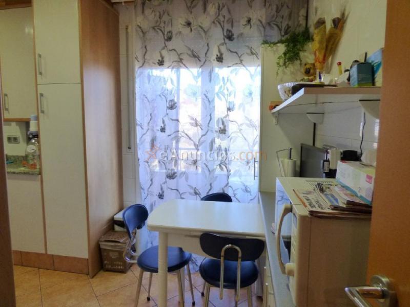 PISO SEMINUEVO DE TRES HABITACIONES Y PÁRQUING EN FINCA CON ASCENSOR EN VENTA EN BALSARENY