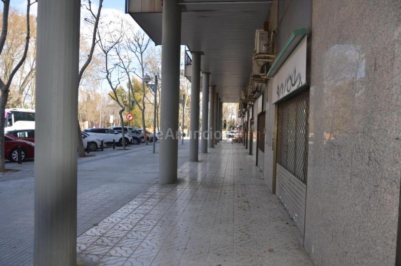 Local comercial en Venta en Cornella De Llobregat Barcelona ALMEDA