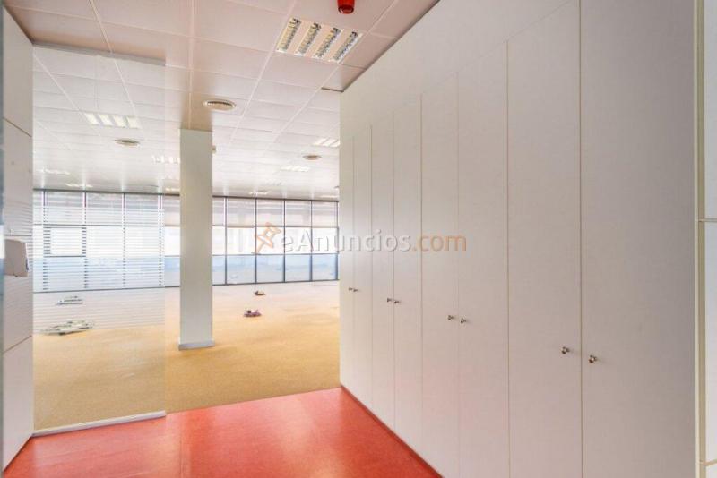 MAGNIFICAS OFICINAS CON 4 PLAZAS DE PARKING EN MANUEL SIUROT