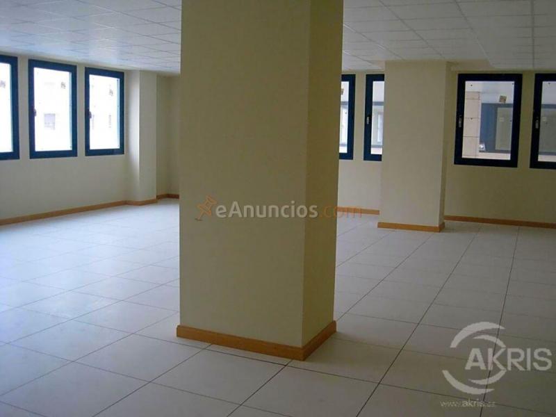 Oficinas diáfanas para múltiples usos.