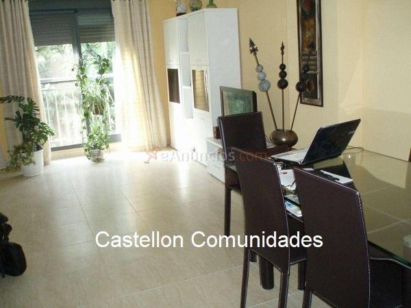 Chalet-Pareado  Casco urbano  Garaje y piscina