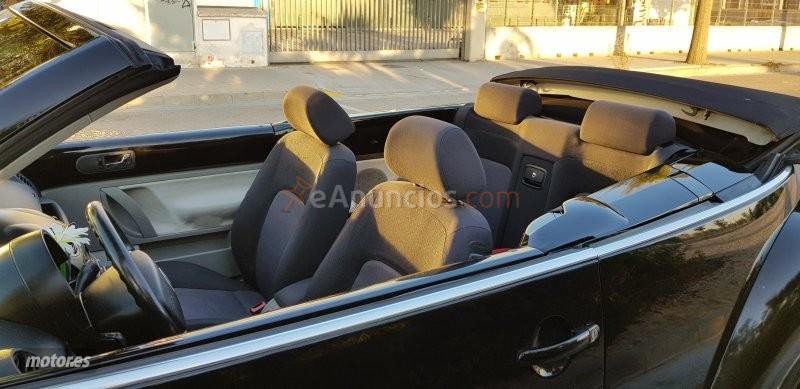 Volkswagen New Beetle 2.0 Cabrio de 2003 con 137 Km por 6.000 EUR. en Asturias