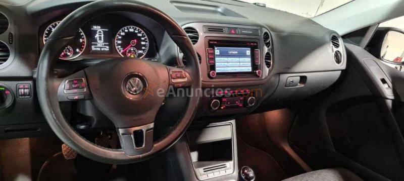 Volkswagen Tiguan 2.0 TDI 150CV BLUEMOTION 4X2 CLIMA-LLANTAS 17-SENSORES DEL Y TRASEROS