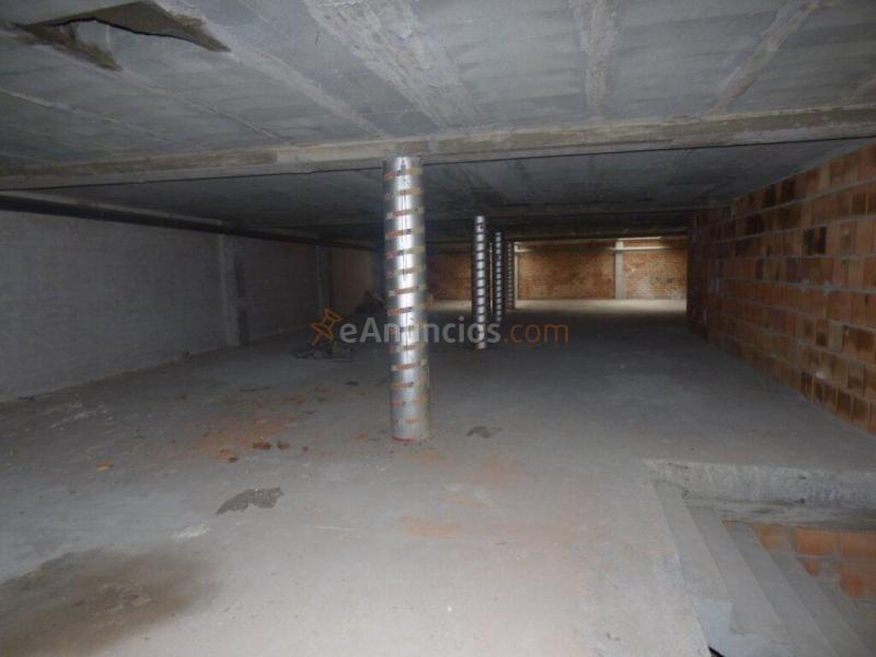 LOCAL DE 330m2 EN ALQUILER EN EL CENTRO DE MANRESA DIÁFANO