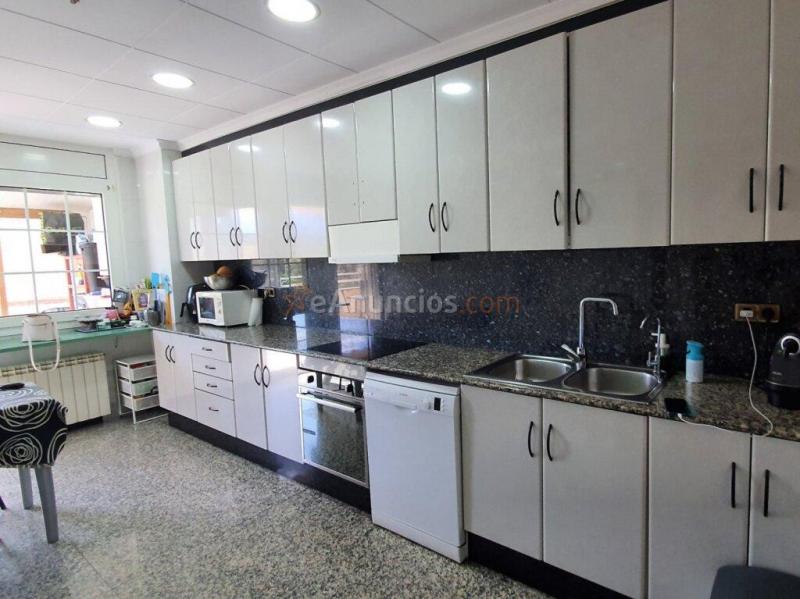 PISO CON GRAN TERRAZA, AMPLIO GARAJE Y LOCAL EN SANT VICEN DE CASTELLET.