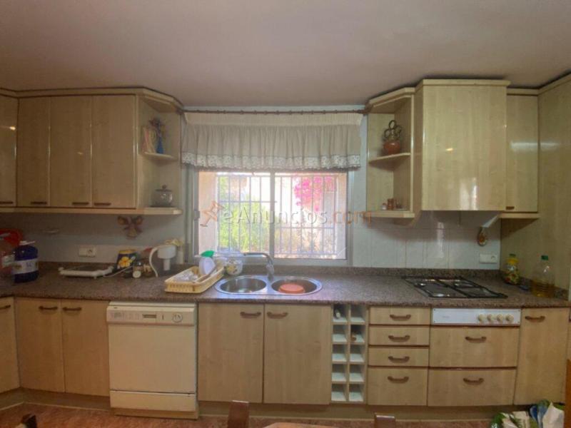 Finca con 3 casas a 500 metros del pueblo