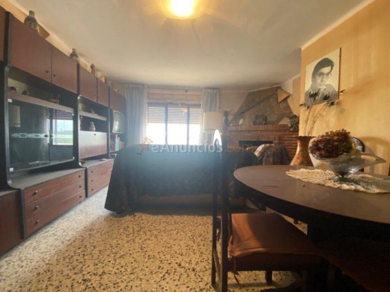 Finca con 3 casas a 500 metros del pueblo