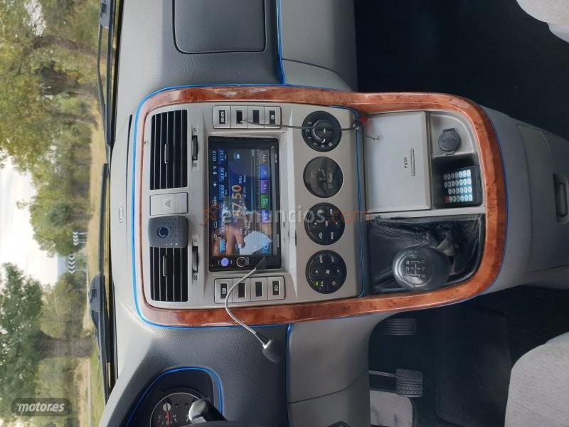 Kia Carnival 144 CV de 2004 con 227.000 Km por 3.800 EUR. en Segovia