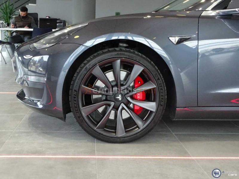 Tesla Model 3 Long Range Performance 