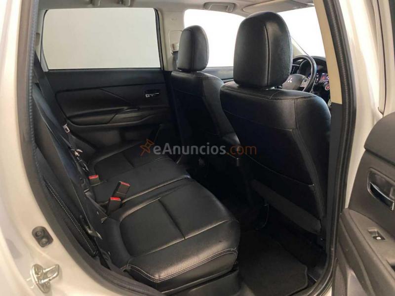 Mitsubishi Outlander 220D AUTO KAITEKI AWD 7 PLAZAS 