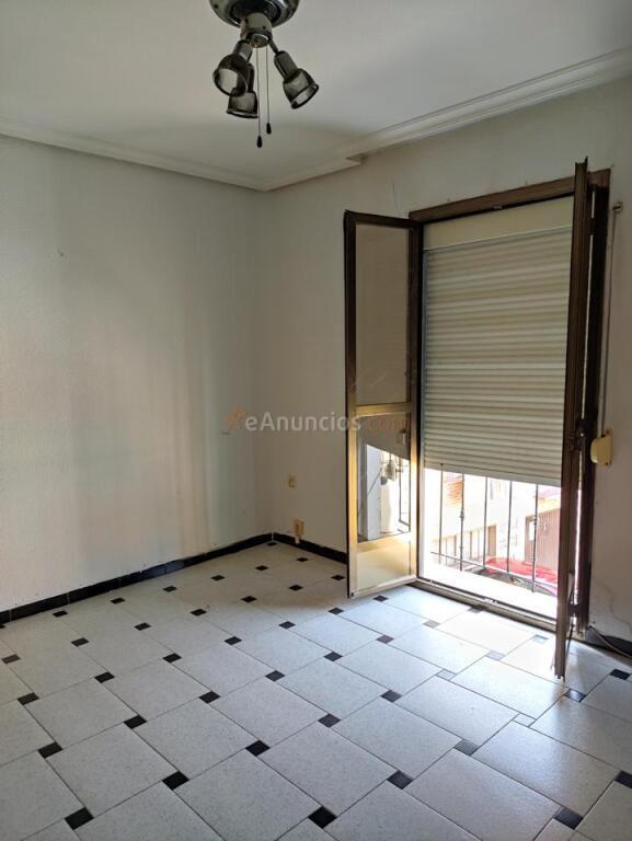 Vivienda a reformar en el barrio de ANTEQUERUELA