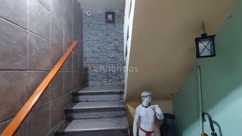 CASA DE TRES PLANTAS EN VENTA DE CUATRO HABITACIONES CON PATIO Y TERRAZA EN MANRESA.