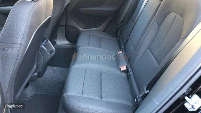 Volvo XC40 1.5 T2 MOMENTUM CORE 129 5P de 2021 con 1.001 Km por 30.000 EUR. en Malaga