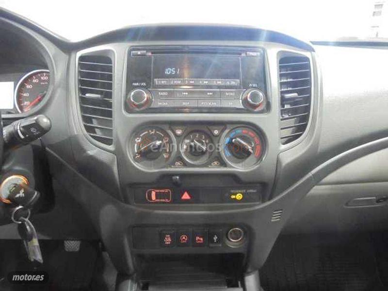 Mitsubishi L 200 2.5DI-D Double Cab. M-PRO + Paragolpes L200 y Sensor Parking de 2019 con 123.640 Km por 23.690 EUR. en Madrid