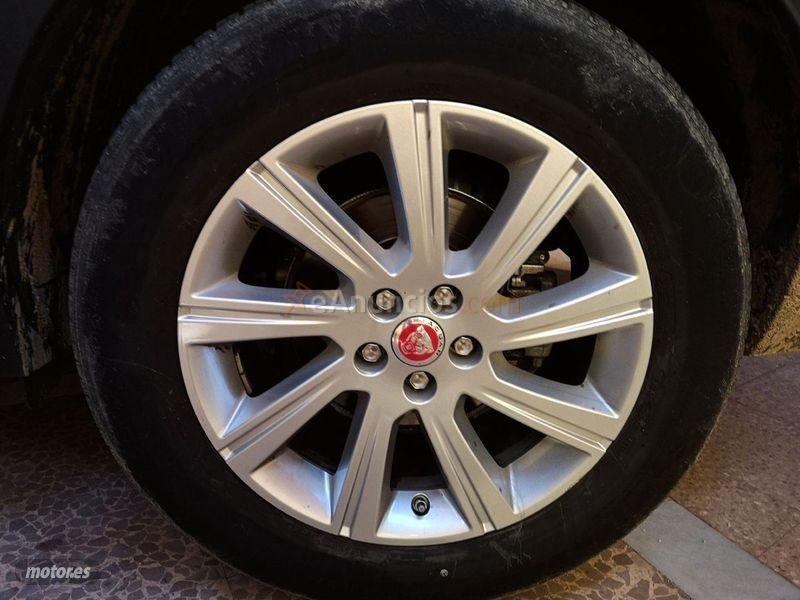 Jaguar E-Pace 2.0D 132kW HSE 4WD Auto de 2018 con 107.447 Km por 33.950 EUR. en Girona