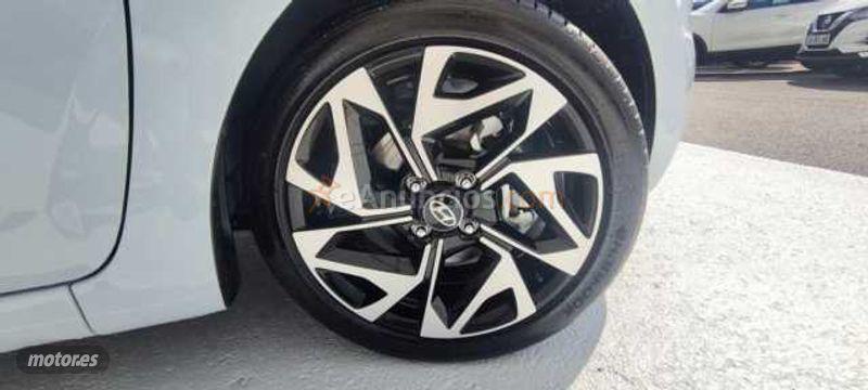 Hyundai i10 MY21 TGDI 1.0 100CV NLINE 2C de 2021 con 12.500 Km por 13.900 EUR. en Lugo