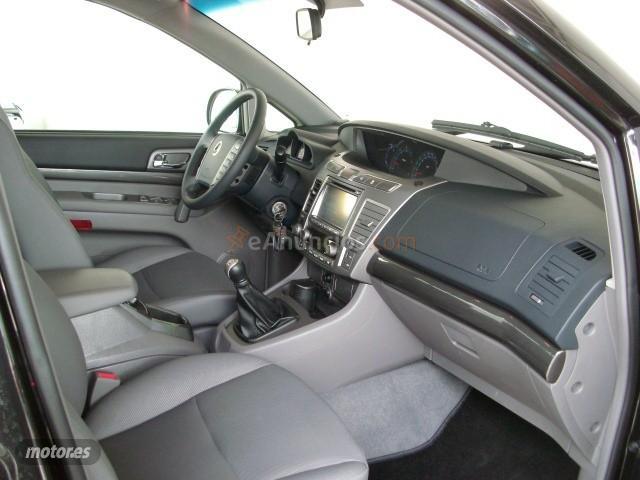 Ssangyong Rodius 2.0e-Xdi Premium de 2013 con 8.000 Km por 24.900 EUR. en Alicante