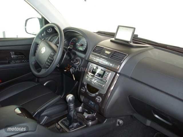 Ssangyong Rexton W 200 e-Xdi Premium 4x2 Premium de 2014 con 5.500 Km por 22.500 EUR. en Alicante