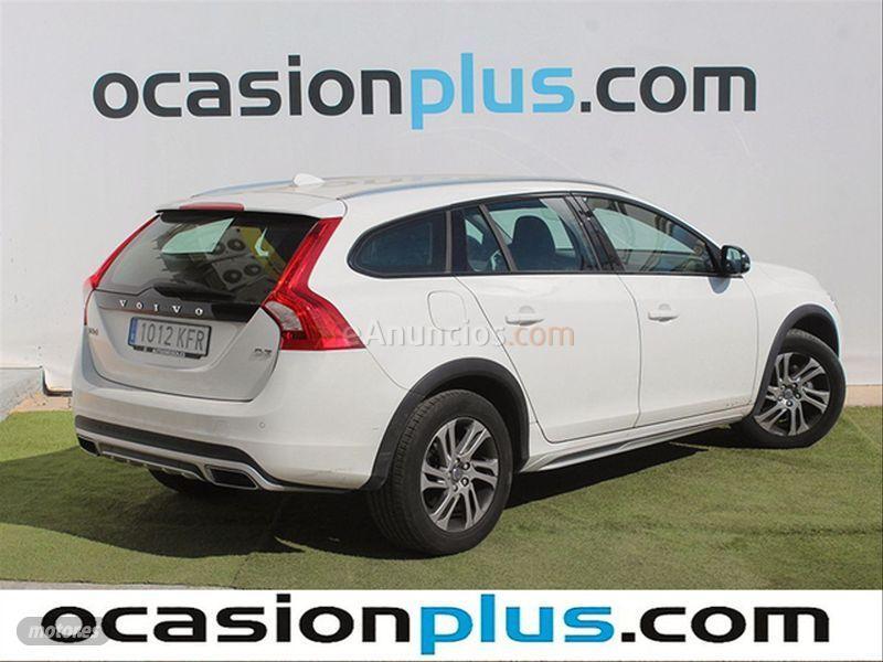 Volvo V 60 2.0 D3 Momentum de 2019 con 25.008 Km por 21.900 EUR. en Castellon