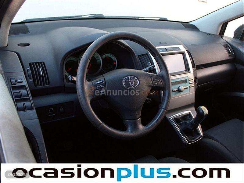 Toyota Corolla Verso 2.2 D4D 136cv Luna de 2005 con 166.062 Km por 3.200 EUR. en Sevilla