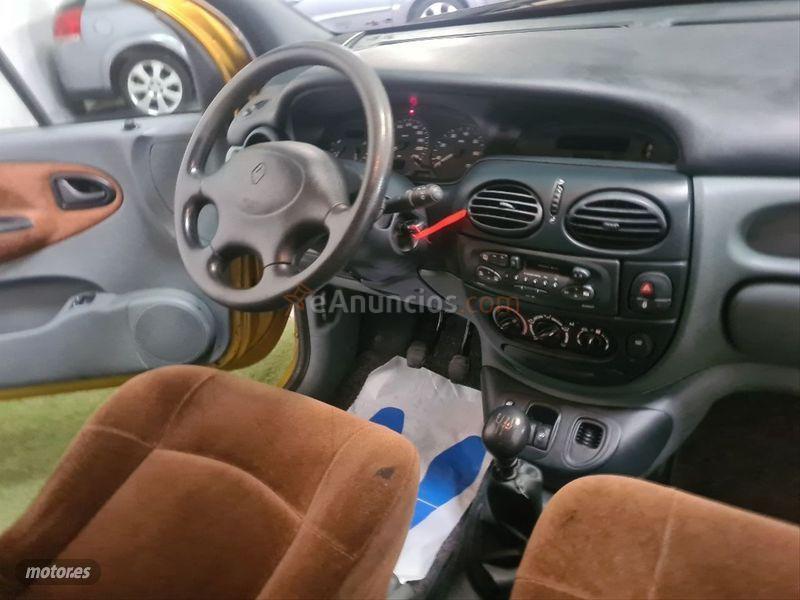 Renault Megane SCENIC RT 1.6 16V de 2000 con 150.000 Km por 1.400 EUR. en Salamanca
