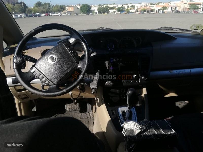 Ssangyong Rodius Premium de 2009 con 208.000 Km por 4.500 EUR. en Cadiz